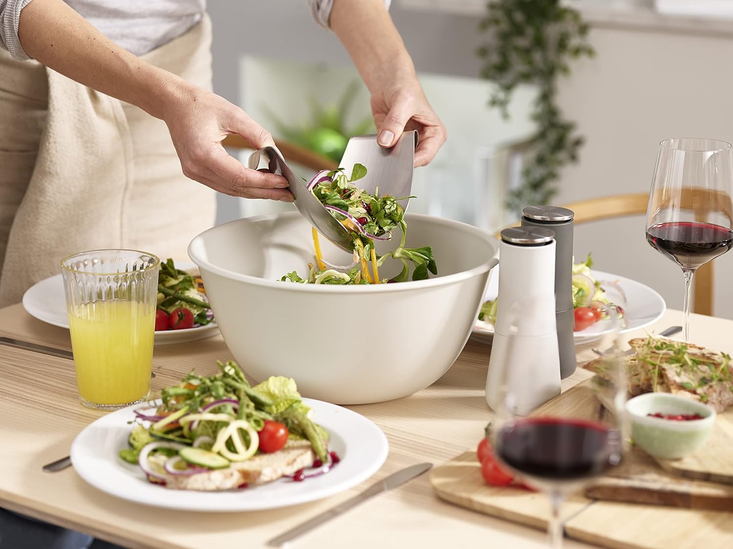 Salad Bowl & Mill Set By Joseph Joseph